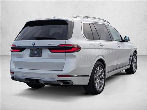 Mineral White Metallic 2025 BMW X7 xDrive40i