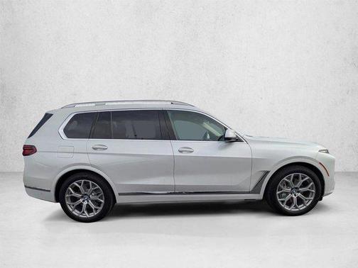 Mineral White Metallic 2025 BMW X7 xDrive40i