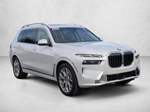 Mineral White Metallic 2025 BMW X7 xDrive40i