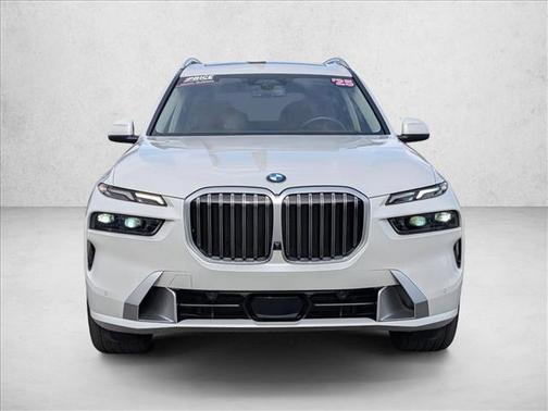 Mineral White Metallic 2025 BMW X7 xDrive40i
