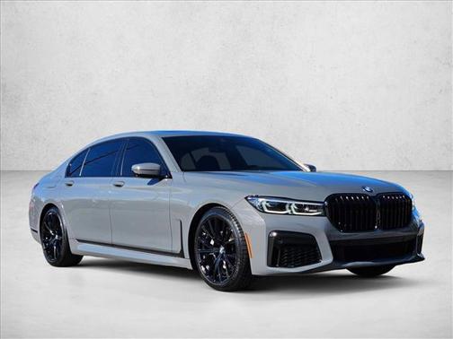 2022 BMW 740 i