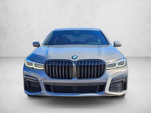 2022 BMW 740 i