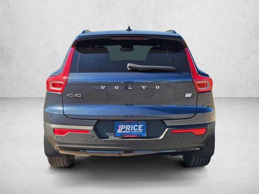 Glacier Silver Metallic 2022 Volvo XC40 Recharge Pure Electric P8 Twin Plus