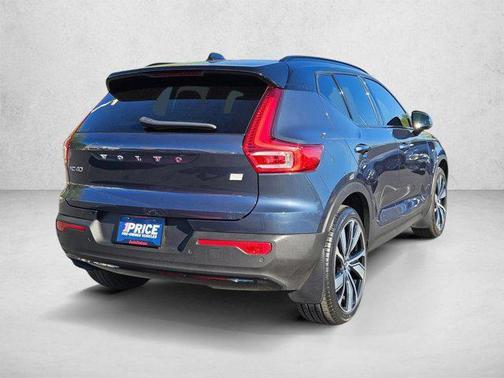Glacier Silver Metallic 2022 Volvo XC40 Recharge Pure Electric P8 Twin Plus
