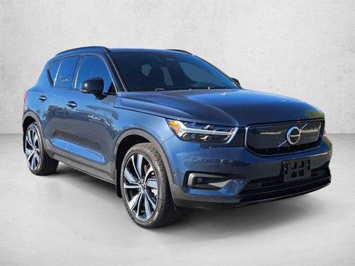 Glacier Silver Metallic 2022 Volvo XC40 Recharge Pure Electric P8 Twin Plus