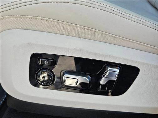 Mineral White Metallic 2026 BMW X5 PHEV xDrive50e