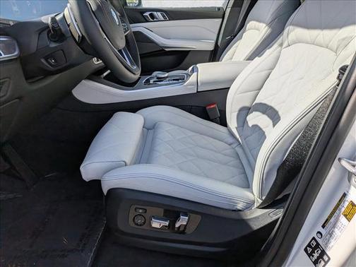 Mineral White Metallic 2026 BMW X5 xDrive40i