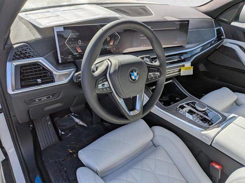 Mineral White Metallic 2026 BMW X5 xDrive40i