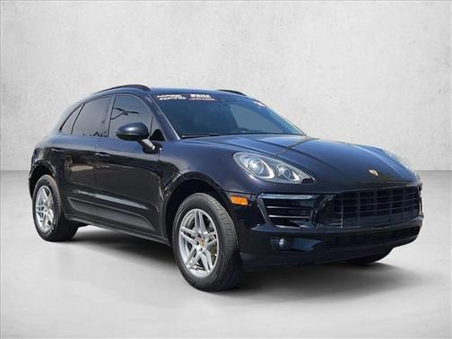 Jet Black Metallic 2018 Porsche Macan Macan