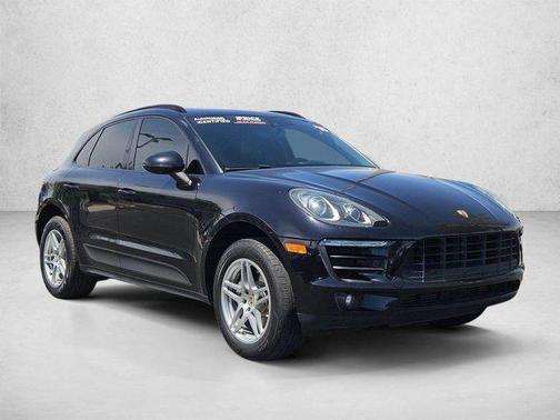 Jet Black Metallic 2018 Porsche Macan Macan