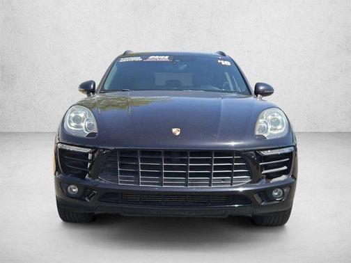 Jet Black Metallic 2018 Porsche Macan Macan