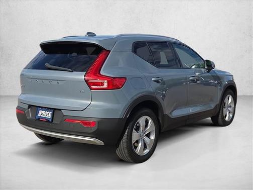 Thunder Grey Metallic 2021 Volvo XC40 T4 Momentum