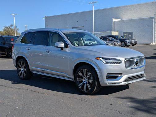 Bright Silver Metallic 2022 Volvo XC90 T6 Inscription