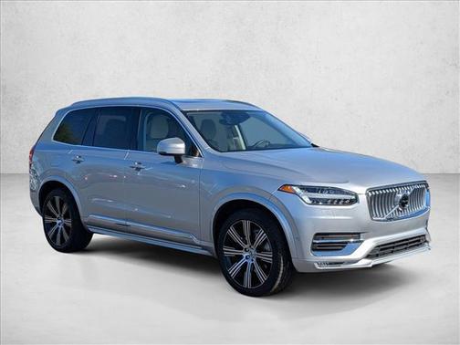 Bright Silver Metallic 2022 Volvo XC90 T6 Inscription