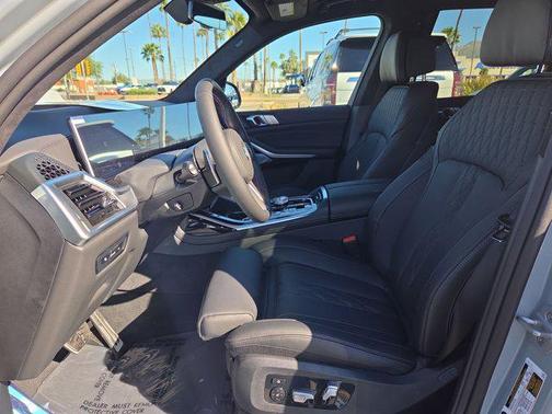 Brooklyn Grey Metallic 2027 BMW X7 M60i