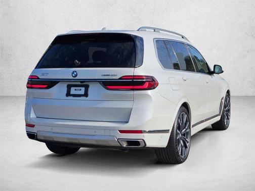 Mineral White Metallic 2023 BMW X7 xDrive40i