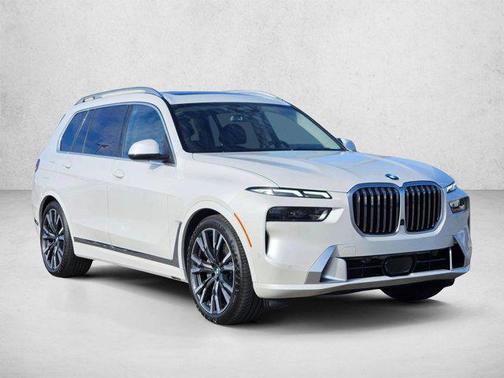 Mineral White Metallic 2023 BMW X7 xDrive40i
