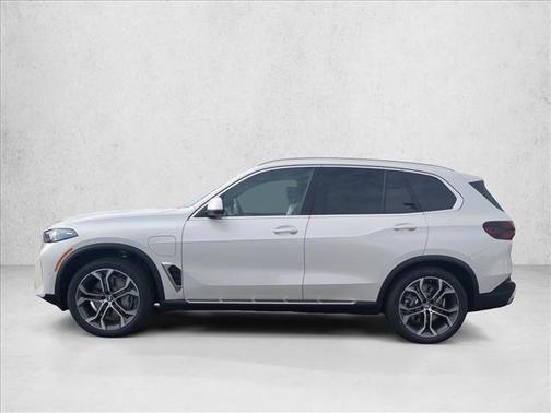 Mineral White Metallic 2026 BMW X5 PHEV xDrive50e