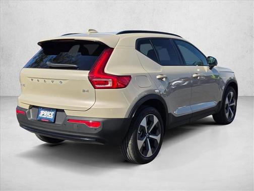 Sand Dune Metallic 2026 Volvo XC40 Core, B4 FWD Gas (mild hybrid), Dark
