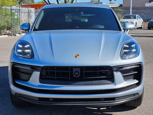 2023 Porsche Macan AWD