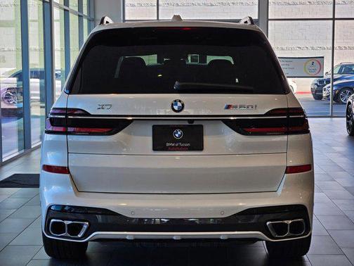 2025 BMW X7 M60i