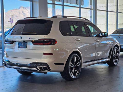 2025 BMW X7 M60i