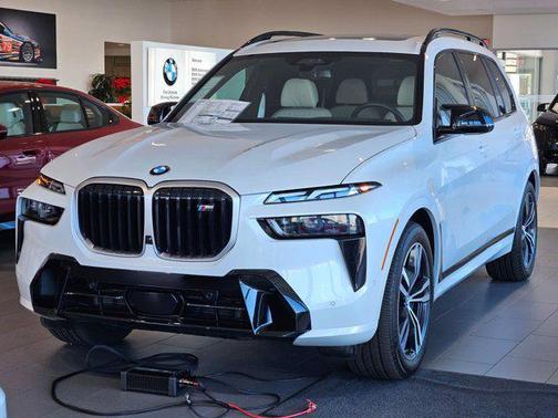 2025 BMW X7 M60i