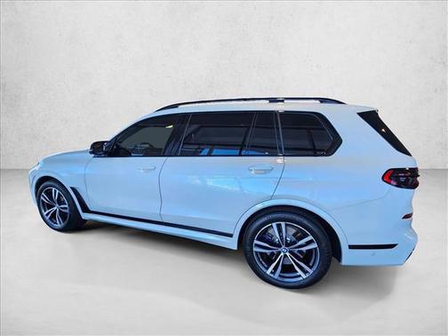 2025 BMW X7 M60i