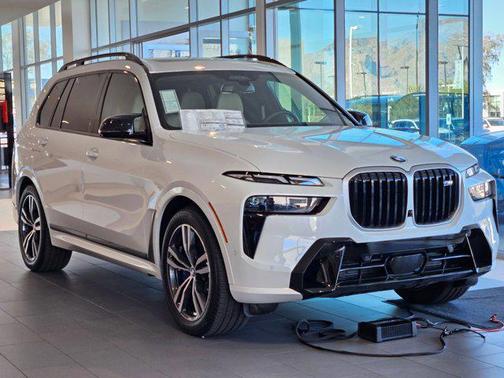 2025 BMW X7 M60i