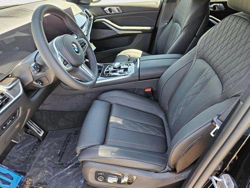 Black Sapphire Metallic 2026 BMW X7 M60i