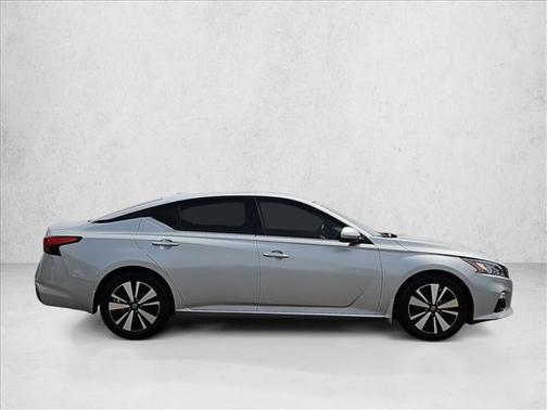 Brilliant Silver Metallic 2021 Nissan Altima 2.5 SL