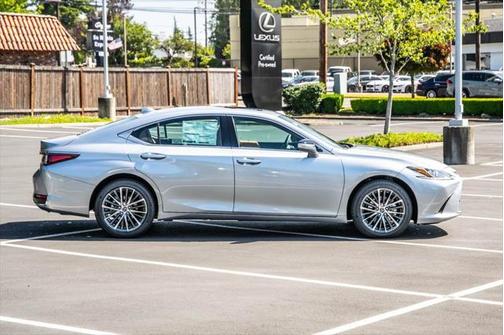 2023 Lexus ES 250 Base
