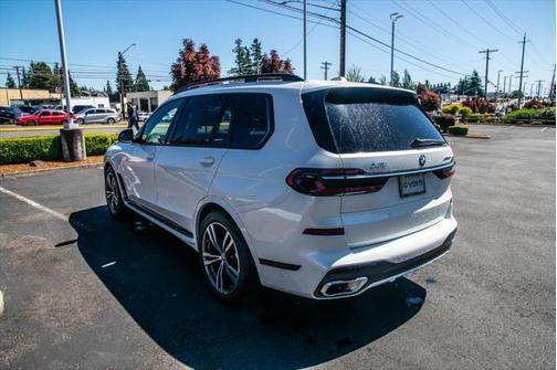 2025 BMW X7 xDrive40i