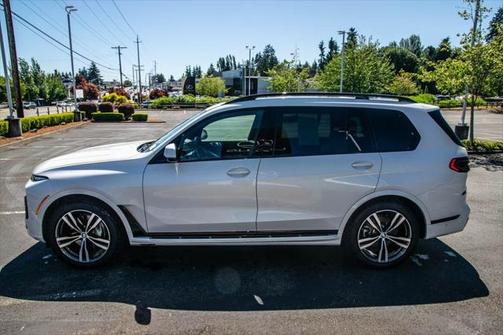 2025 BMW X7 xDrive40i