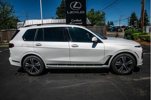 2025 BMW X7 xDrive40i