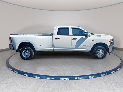 Bright White Clearcoat 2024 RAM 3500 Tradesman Crew Cab 4x4 8' Box