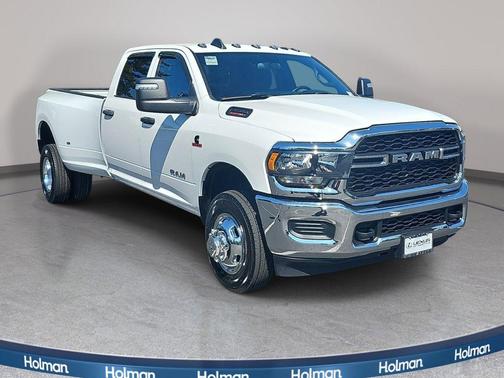 Bright White Clearcoat 2024 RAM 3500 Tradesman Crew Cab 4x4 8' Box