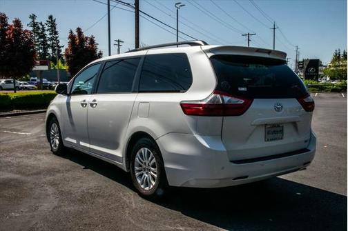 2017 Toyota Sienna XLE Premium