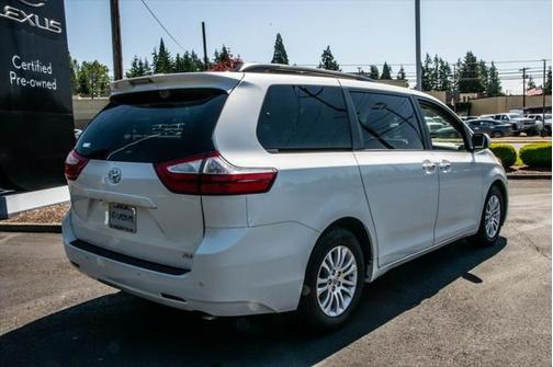 2017 Toyota Sienna XLE Premium
