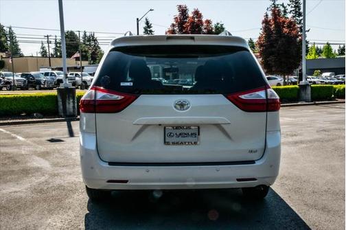 2017 Toyota Sienna XLE Premium