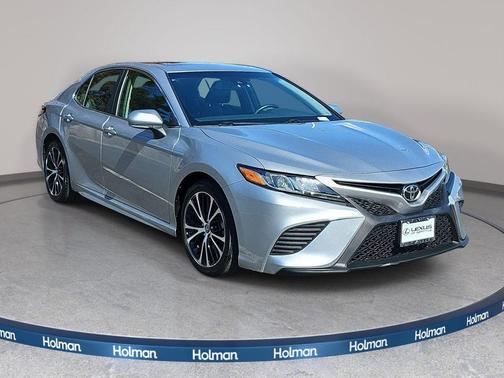 Celestial Silver Metallic 2018 Toyota Camry SE