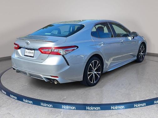 Celestial Silver Metallic 2018 Toyota Camry SE