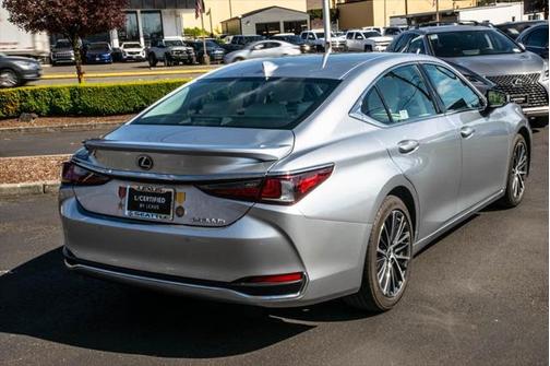 2023 Lexus ES 300h Base