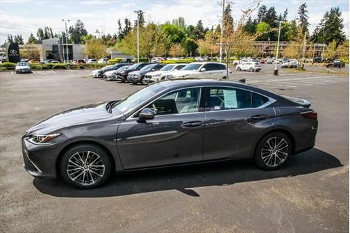 2025 Lexus ES 300h Base