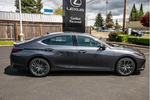 2025 Lexus ES 300h Base