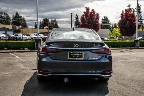 2025 Lexus ES 300h Base