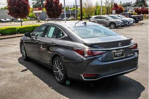 2025 Lexus ES 300h Base