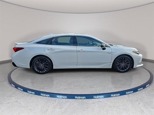 2019 Toyota Avalon Hybrid XSE