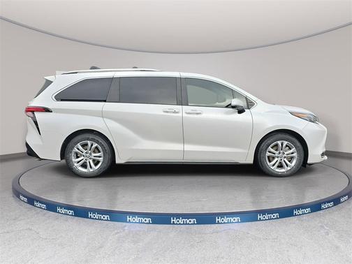 2024 Toyota Sienna Platinum