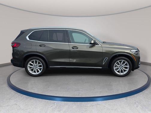 Manhattan Green Metallic 2021 BMW X5 xDrive40i